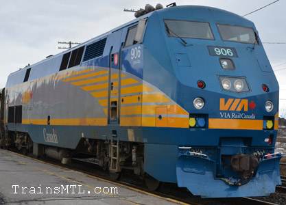 Locomotive VIA906 right side / coté droit